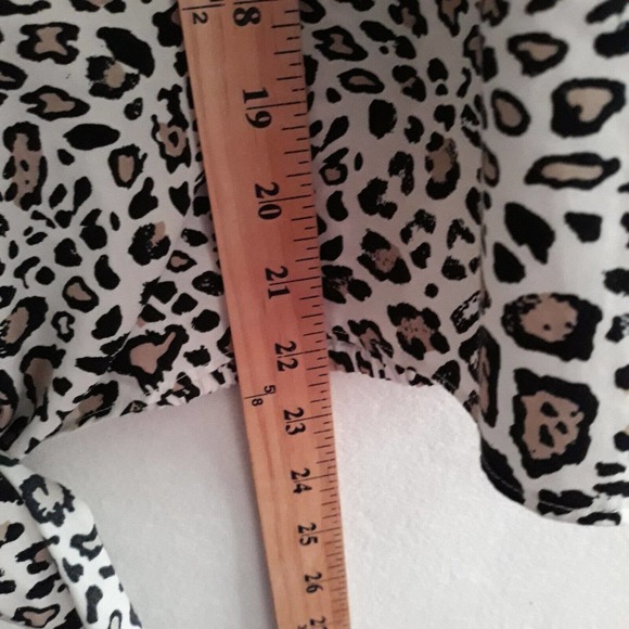 Chico's Wrinkle Resistant Top Blouse Women's Size 3- XL/ 16 Leopard Print Front - Picture 7 of 10